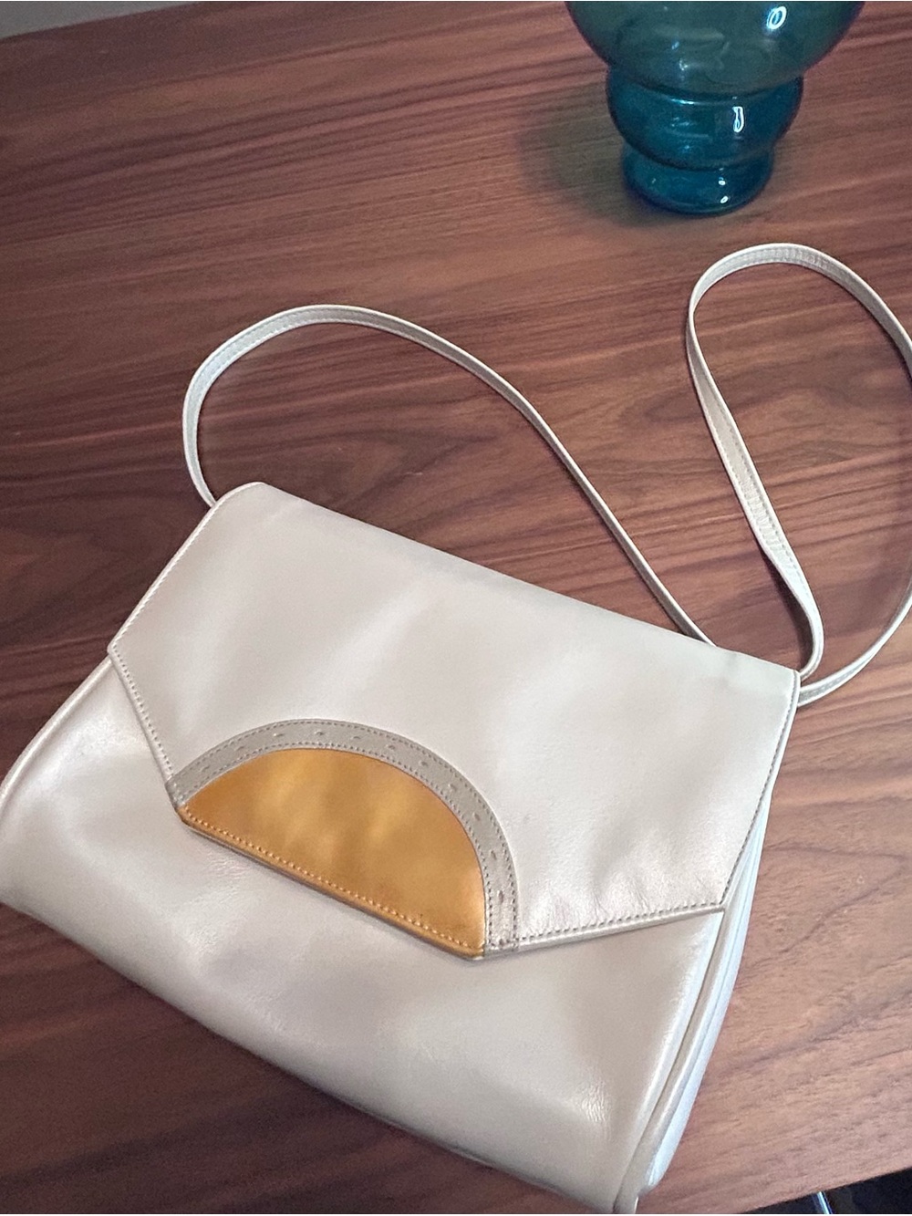 Vintage Ivory Envelope Shoulder Bag 
Gold Accent